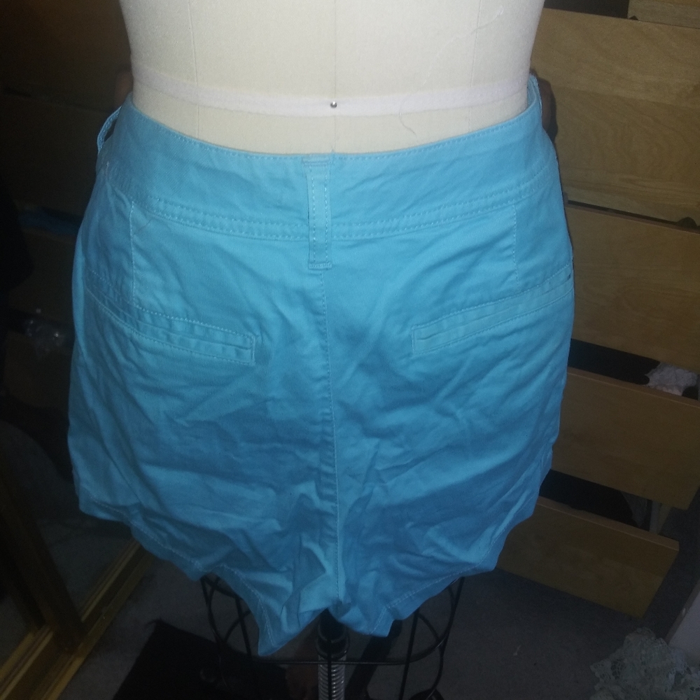 Shorts - Picture 2 of 3